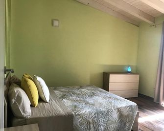 zagare dell'etna - Giarre - Спальня