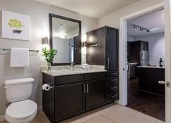 Cozysuites Two Beautiful 2br 2ba Apartments - Dallas - Bathroom
