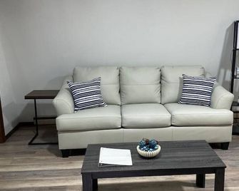 Riverfront - Cozy Loft Cottage - Zanesville - Huiskamer
