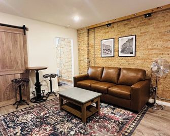 Fully Renovated, Historic Downtown Dillon Apartment - Dillon - Living room