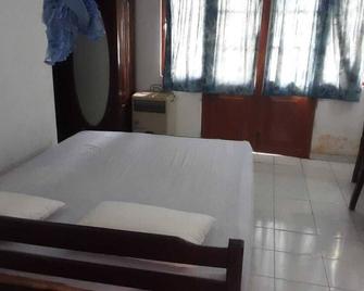 Chamenka Guest House - Dehiwala-Mount Lavinia - Bedroom