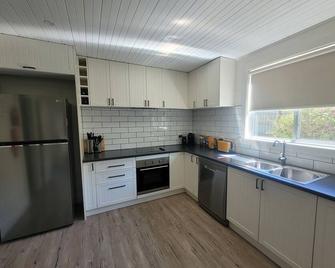 Relax and unwind in Toora. - Toora - Cocina