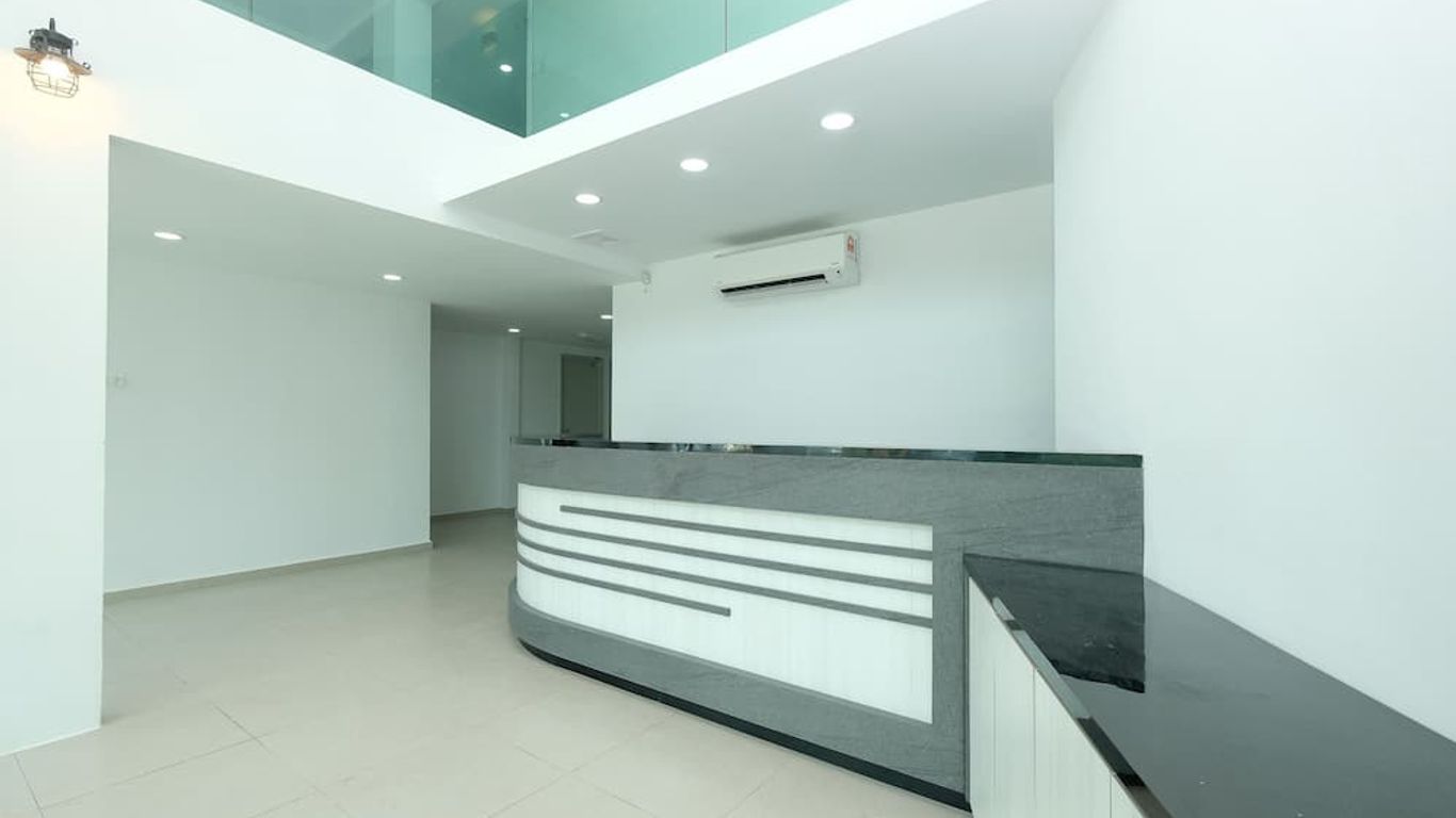 OYO 44043 First Garden Hotel