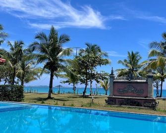 Lorin Belitung Hotel - Tanjung Pandan - Pool