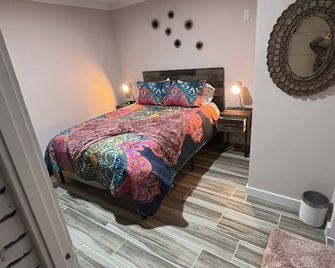Entire Village! La Mia Casa out of Siesta Dr. Beach resort vibe! - Sarasota - Bedroom