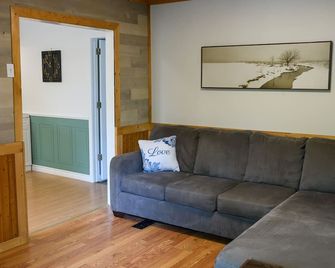Modern Cabin Retreat with Patio & Outdoor Firepit - Carleton Place