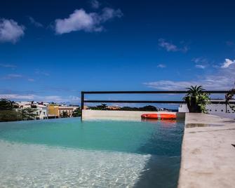 Che Playa Hostel & Bar - พลาย่า เดล ตาร์เมน - สระว่ายน้ำ