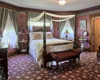 Grand Victorian B&B Inn - Bellaire - Bedroom