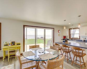 La Petit Maison - Lakefront Oshkosh Home! - Oshkosh - Essbereich