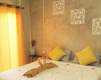 Maesai Holic Lodge - Mae Sai - Bedroom