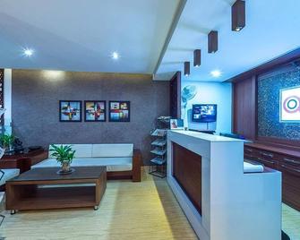 Hotel Aarian Aatithya - Guwahati - Front desk