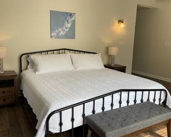 House at Maple Ridge - Monaca - Bedroom