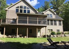 Lakefront Home With Mountain Biking And Hiking Trails, Sleeps 8 - Holden - Bygning
