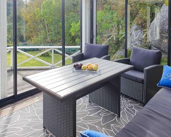 Stunning Home In Farsund With Wifi - Farsund - Balkon