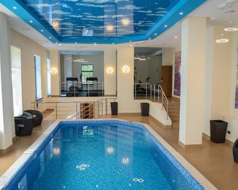 Absolute Hotel - אסטנה - בריכה