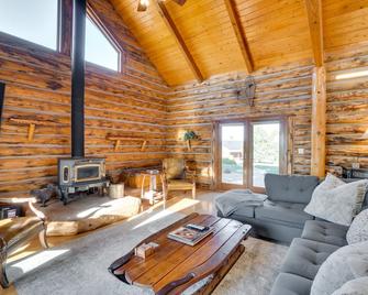 Heated Pool and Mtn Views Log Cabin in Parker! - Parker - Living room