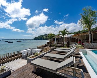 Paus Putih Hotel - Nusa Penida