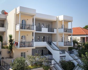 Manias Hotel Apartments - Nea Kydonia - Edificio