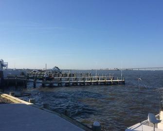 bay front with dock - Manahawkin