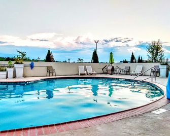 Holiday Inn Guin By IHG - Guin - Piscina