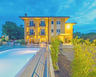 Hotel Nuova Barcaccia - Peschiera del Garda