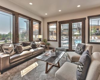 Luxe Townhome in Prime Location, Private Hot Tub, Chef - Park City - Lounge