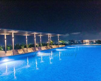 Accra Luxury Apartments @ The Lennox - אקרה - בריכה