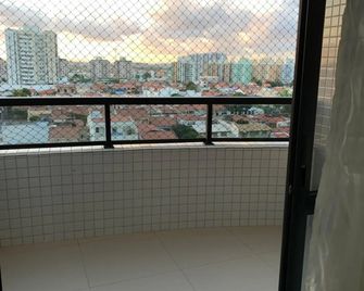 Apartamento novo 3/4, bem aconchegante na farolândia, todos os quartos com ar condicionado - Aracaju - Varanda