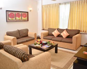 Unique Towers Luxury Boutique Suites - Colombo - Wohnzimmer