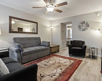 Mountainside Retreat Pigeon Forge (Cdc Safe) - Seymour - Sala de estar