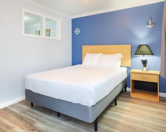 Marguerite Motel - Hampton Beach - Bedroom