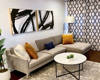 Cozy Gem, Hot Tub, close to downtown Berkley shops and restaurants - Berkley - Sala de estar