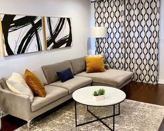 Cozy Gem, Hot Tub, close to downtown Berkley shops and restaurants - Berkley - Sala de estar