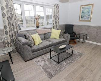 48 Gower Holiday Village, Pet Friendly, With Pool In Scurlage - Swansea - Salon
