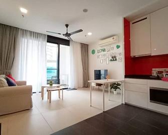 Mont Kiara Homestay Near Sri Hartamas, Publika, Solaris, Ikea Damansara, Dutamas - Kuala Lumpur - Living room