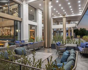 DoubleTree by Hilton Suites Trabzon Yomra - Trapisonda - Patio