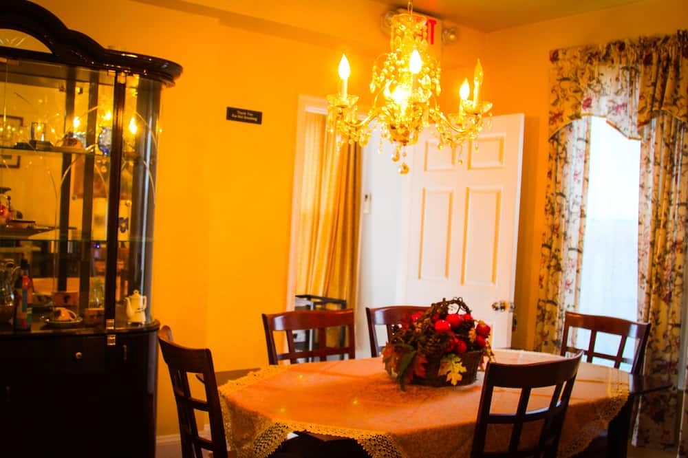 Dining room view of Eden Park Guest House