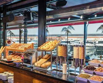 Crowne Plaza Istanbul Tuzla Viaport Marina by IHG - Çayırova - Buffet