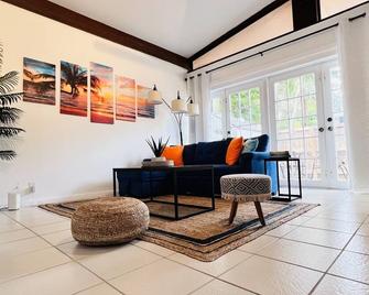 Cocobay 2br Condos Near Beach, Galleria Mall, Wilton Manors, Cruise Port - Fort Lauderdale - Sala