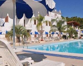 Hotel Orchidea - פצ'יסי - בריכה