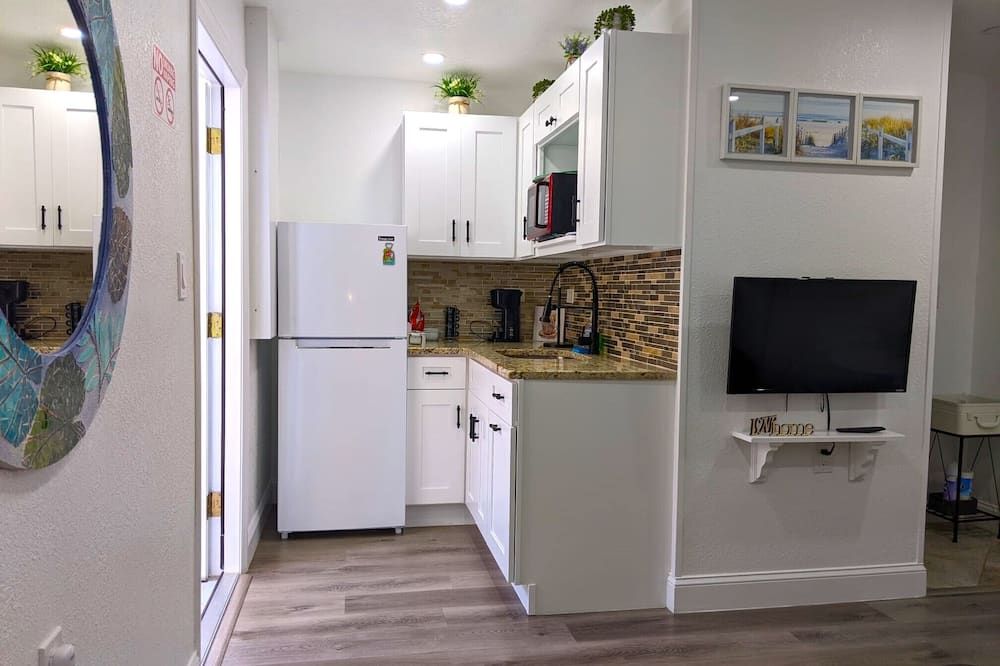 Summer Breezes - Holiday - Kitchen