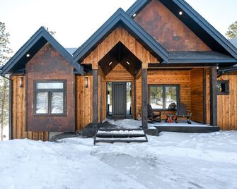 5 En Suites for all Bedrooms! , 3720 Sq. Ft., Hot Tub, Fully Custom! Clubouse - Deadwood - Building