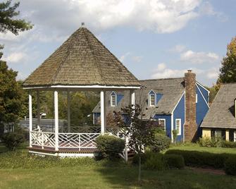 Century Suites Hotel - Bloomington - Building