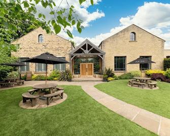 Manor House Lindley - Huddersfield - Budova