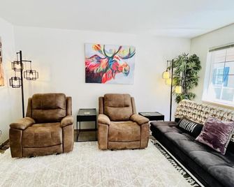 Roma's Luxe Cottage - Leavenworth - Living room