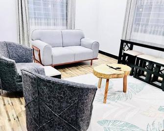 Welcoming 2-bedroom apartment in Dodoma - Dodoma - Living room