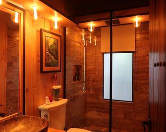 Cozy romantic cabin with jacuzzi near La Fortuna and Arenal Volcano, Costa Rica - Monterrey