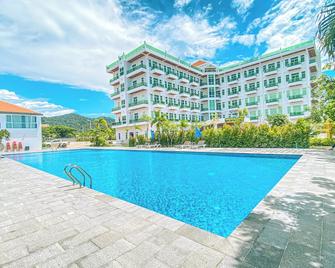 Sangkahak Mith Hotel - Kep - Piscina