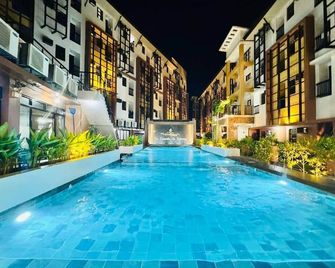 La Carmela de Boracay Hotel - בורקאי - בריכה