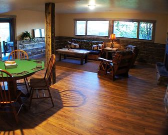 A Relaxing, Yet Unique and Memorable Montana Ranch Experience - White Sulphur Springs - Dining room